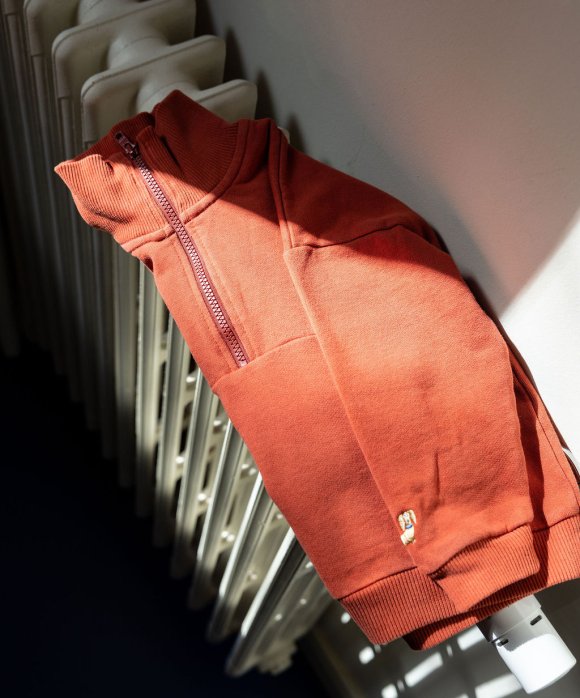 Sweater zipper rust