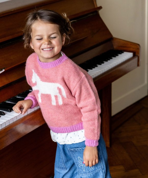 Pull horse pink