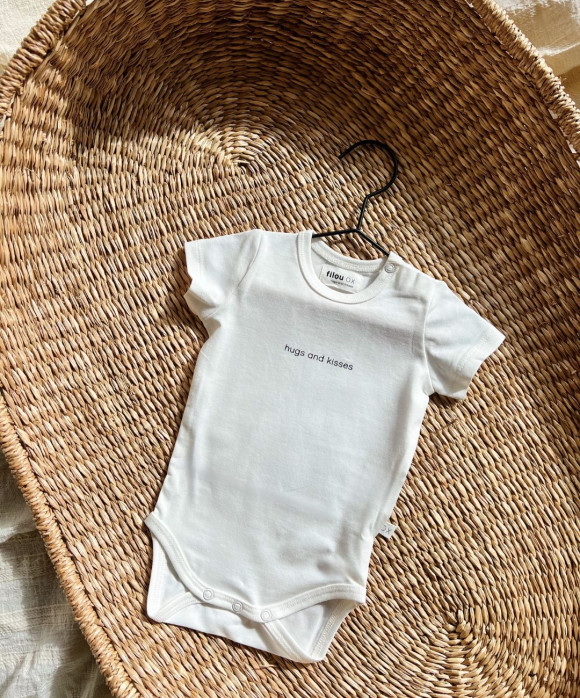 Body KM hugs and kisses ecru