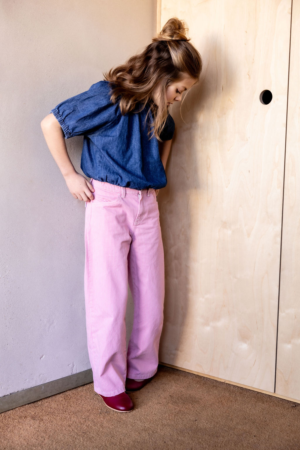 Jeans large zip rayé rose