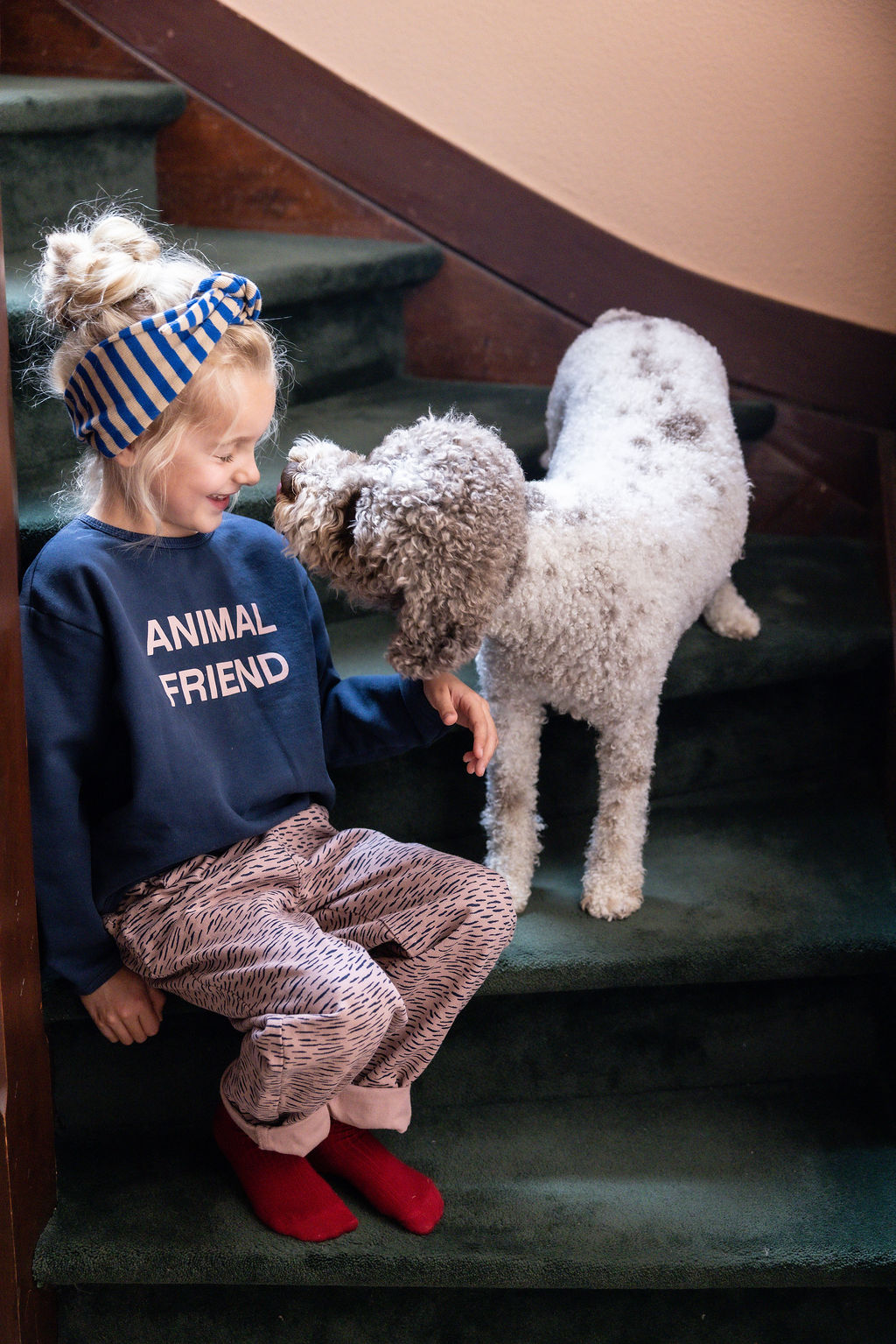 Sweater animal friend donkerblauw 12m