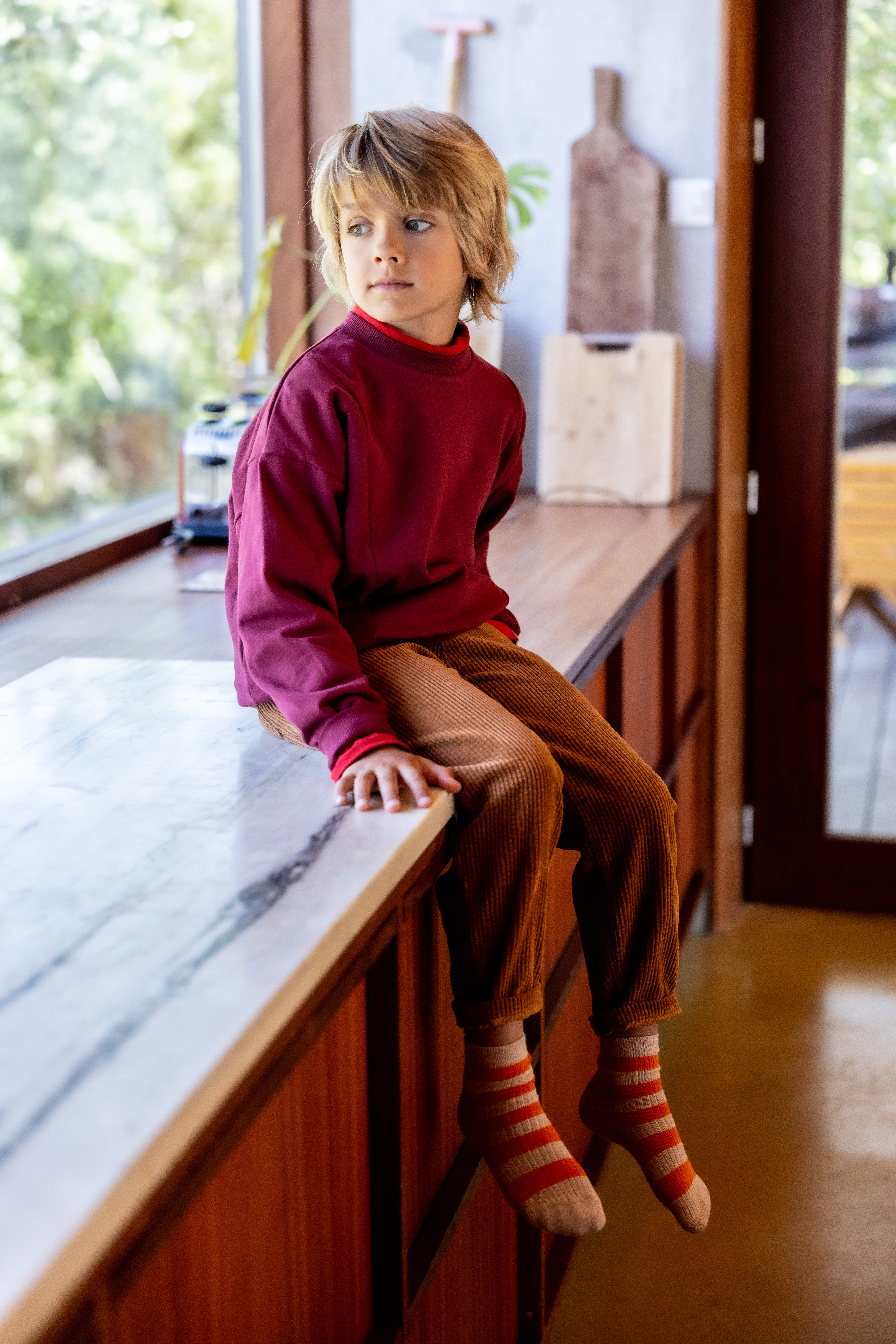 Confortable pantalon tapered larges côtes orange foncé