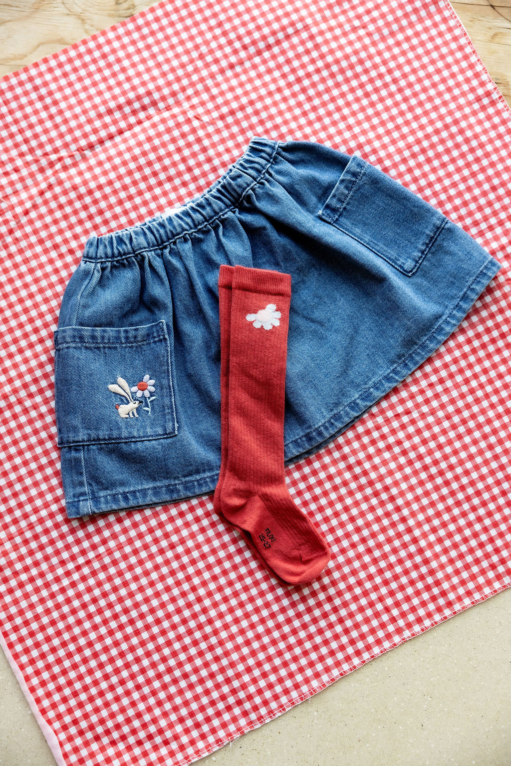 Chaussette fleur rouge