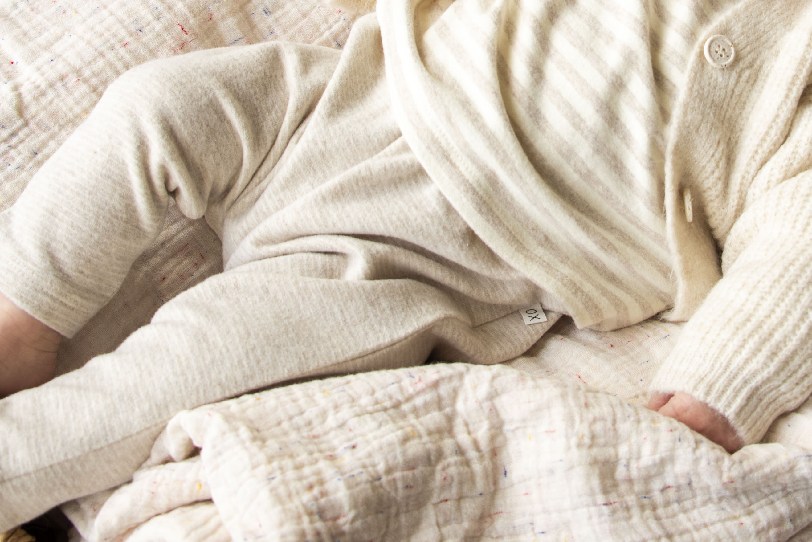 Broek fijne streep beige 00m