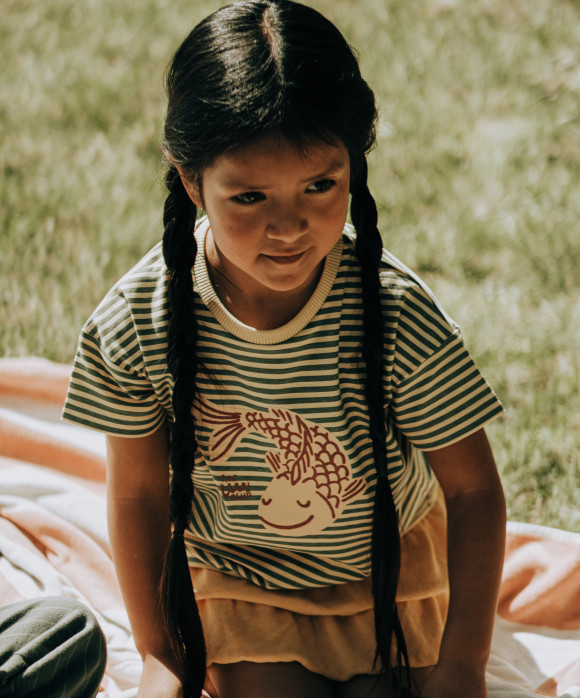 T-shirt streep fish geel